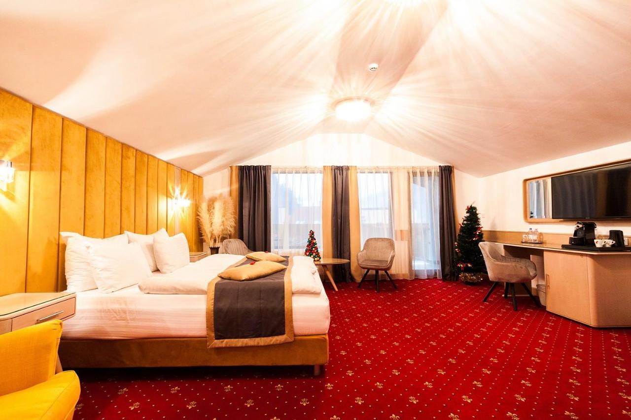 Hotel Lacu Rosu מלון 4*